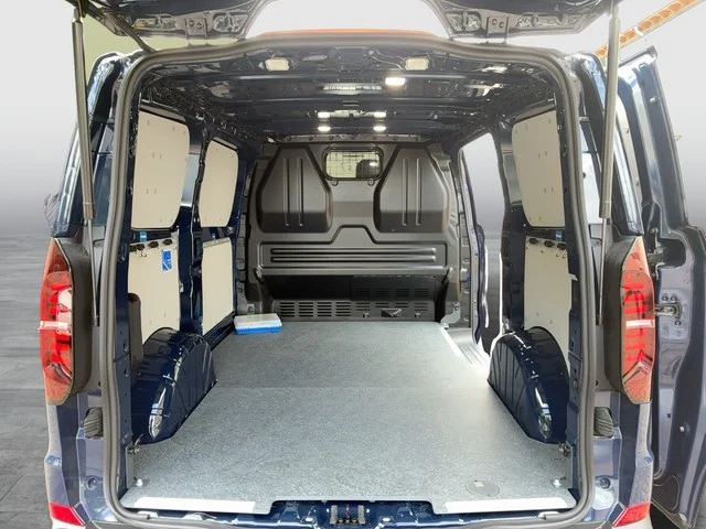 VW e Transporter in Dark Indigo Blue Laderaum