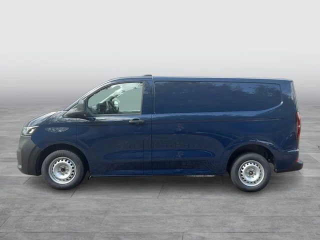 VW e Transporter in Dark Indigo Blue von der Seite