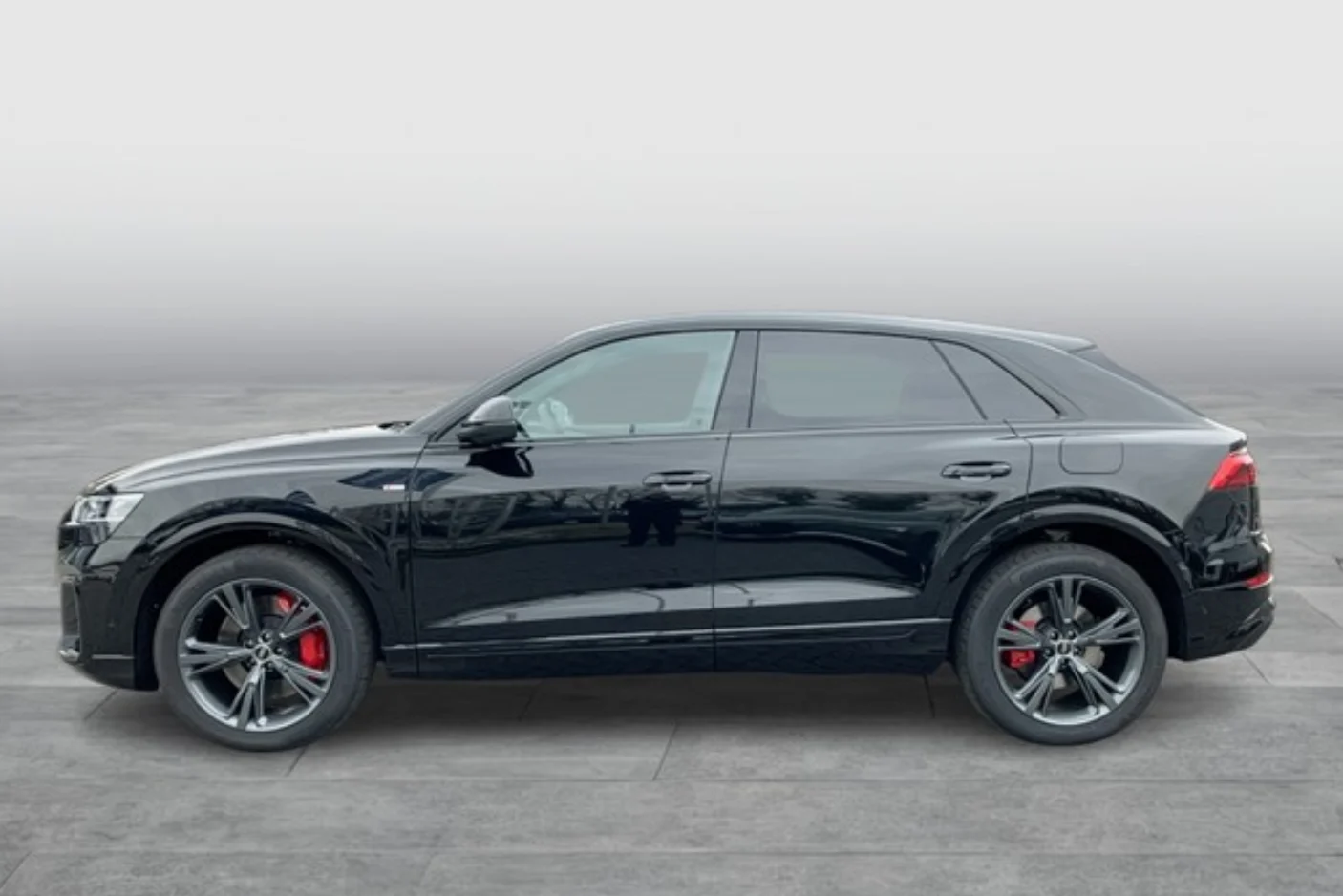 Audi Q8 von der Seite