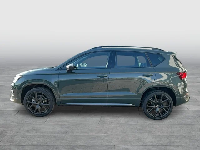 Cupra Ateca in Dark Forest Grün von der Seite
