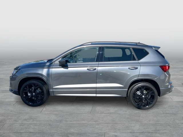Seat Ateca in Grau von der Seite