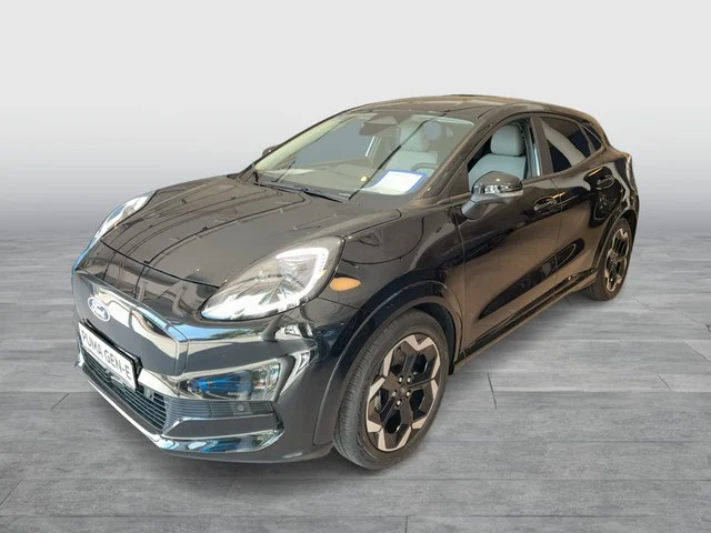 Frontansicht eines Ford Puma GenE in der Lackierung Agate Black Metallic